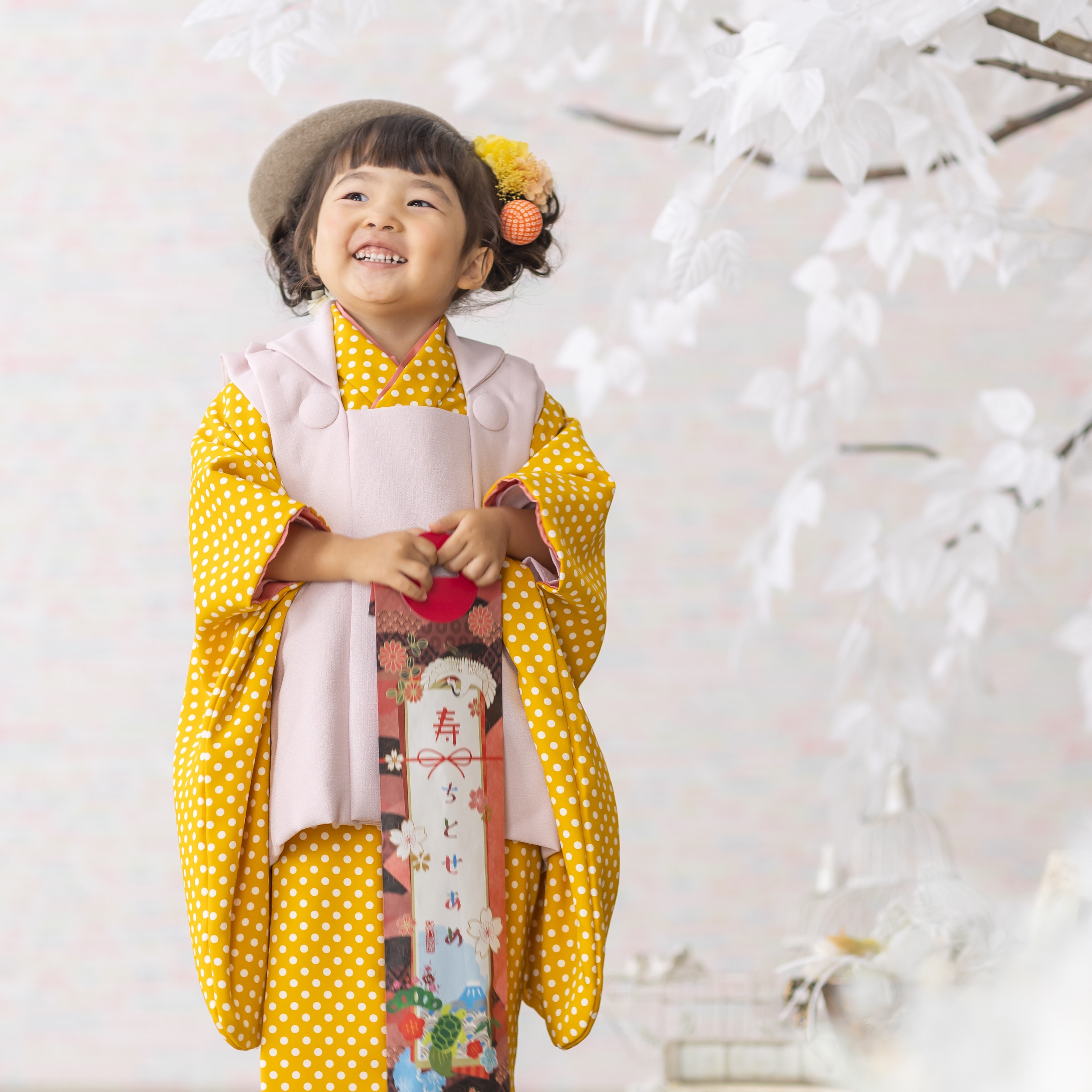 プロによるヘアメイクと小物